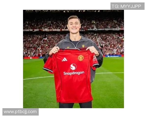 曼联年终合影的“P图”疑云：谢什科“乱入”的背后故事